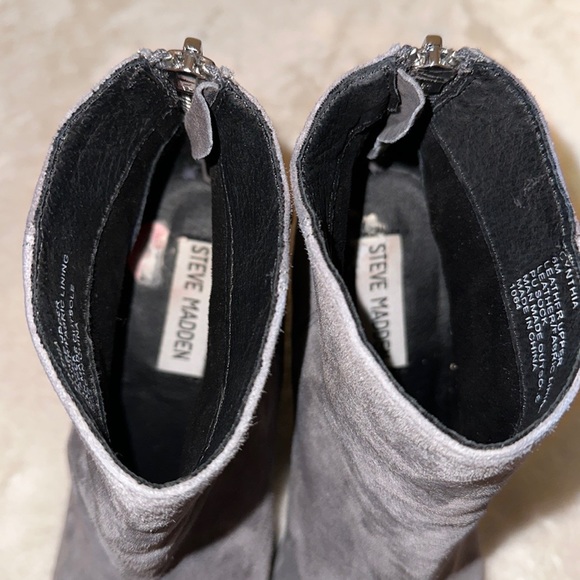 STEVE MADDEN Gray Suede Booties w/ zipper - Picture 4 of 6